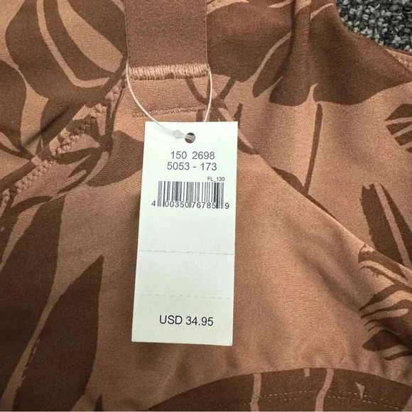 New OFFLINE Real Me Ballet Back Sports Bra
With removable pads - Picture 4 of 5